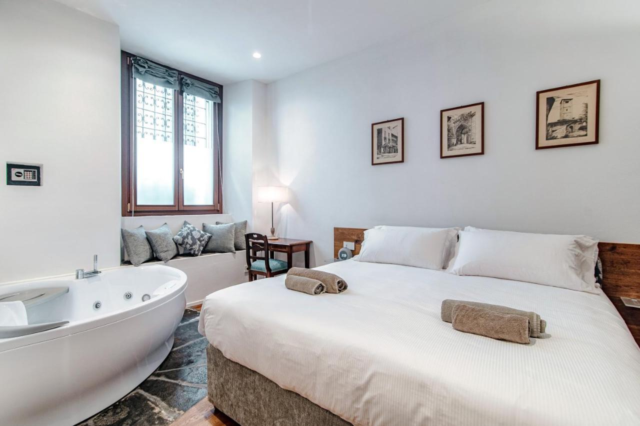 Suite Lo Storico - The House Of Travelers Como Eksteriør billede